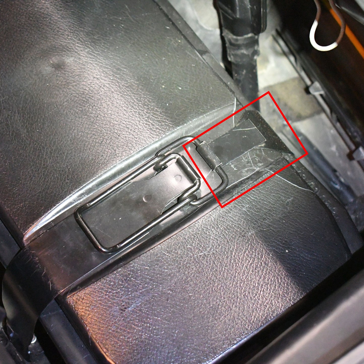 R197 560SL Battery Hold Down Strap (Right) Genuine Mercedes