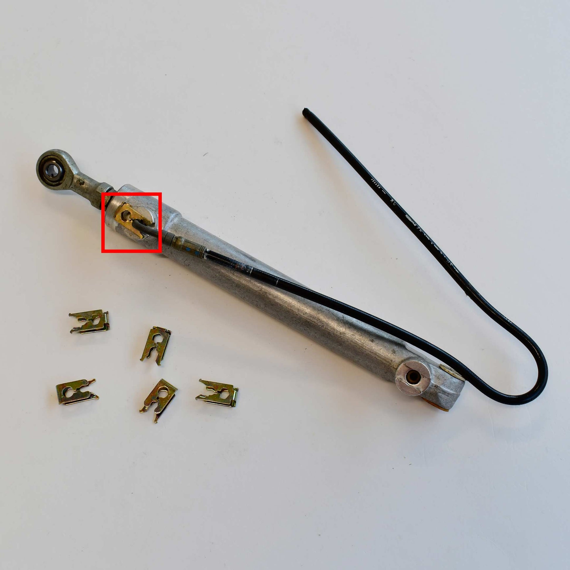 Classic Trim Parts - Hydraulic Line Locking Clip Genuine Mercedes - R129 Models - Mercedes-Benz