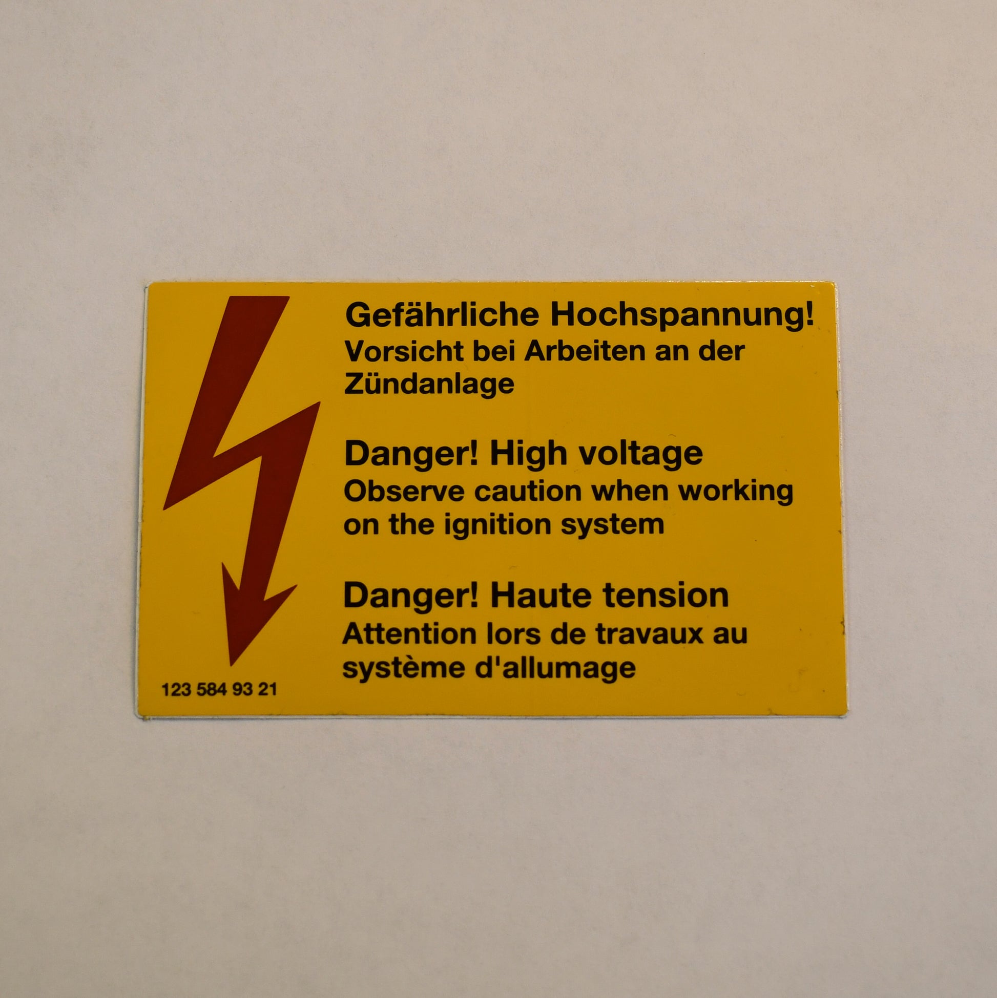 Classic Trim Parts - Air Cleaner Caution Sticker Genuine Mercedes - R107 Models - Mercedes-Benz