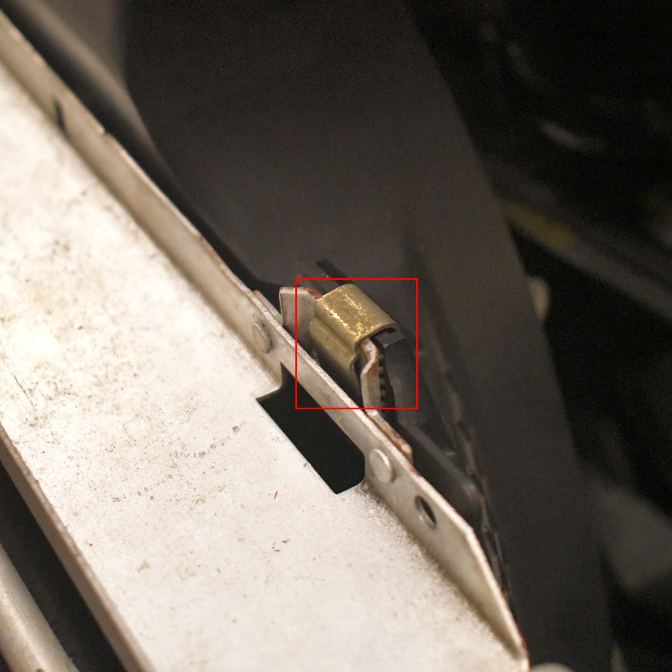 Radiator Fan Shroud Retaining Clip Genuine Mercedes – Classic Trim Parts