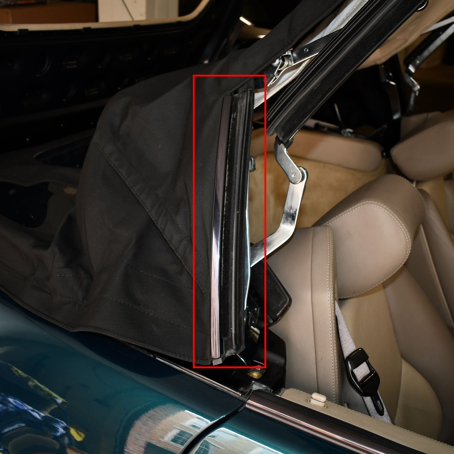 Vertical Convertible Top Window Seal (Left & Right) Genuine Mercedes - R129 Models - Classic Trim Parts
